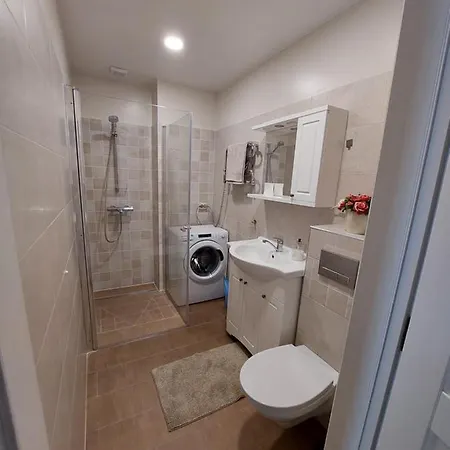 New In The Center, Free Parking Apartment